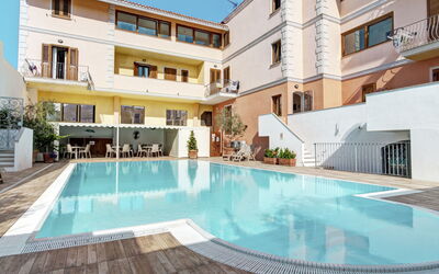 Santa Teresa Di Gallura 651: Eigentum, Schwimmbad, Gebäude, Grundeigentum, Haus, Wohnung, Wohngebiet, Zuhause, Resort, Eigentumswohnung