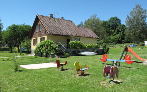 Lužnice: Grundstueck, Eigentum, Gras, Hütte, Öffentlicher Raum, Rasen, Haus, Freizeit, Wiese, Garten