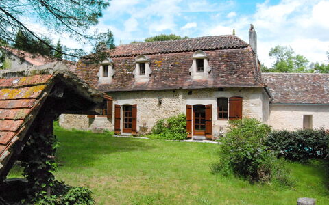 La Borie: Pflanze, Himmel, Wolke, Gebäude, Eigentum, Fenster, Baum, Grundstueck, Vegetation, Haus