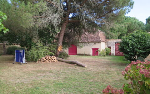 La Borie: Pflanze, Eigentum, Pflanzengemeinschaft, Natur, Baum, Gras, Grundstueck, Natürliche Landschaft, Biome, Landschaft