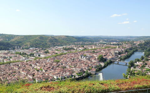 Le Causse du Cluzel: Himmel, Wasser, Pflanze, Eigentum, Wolke, Natur, Natürliche Landschaft, Vegetation, Urban Design, Baum