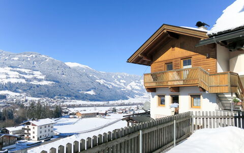 Gruber: Schnee, Winter, Eigentum, Berg, Gebirge, Himmel, Grundeigentum, Alpen, Haus, Bergstation