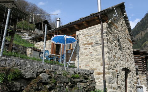 Rustico Diego: Tabelle, Pflanze, Fenster, Gebäude, Baum, Grundstueck, Natürliche Landschaft, Gras, Tisch Im Freien, Stuhl