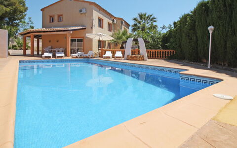 Bellavista: Schwimmbad, Eigentum, Grundeigentum, Gebäude, Haus, Zuhause, Freizeit, Resort, Urlaub, Estate
