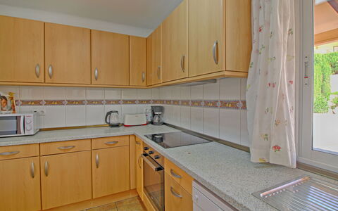 Bellavista: Cabinetry, Countertop, Spüle, Eigentum, Sinken, Möbel, Gebäude, Zapfhahn, Küche, Holz