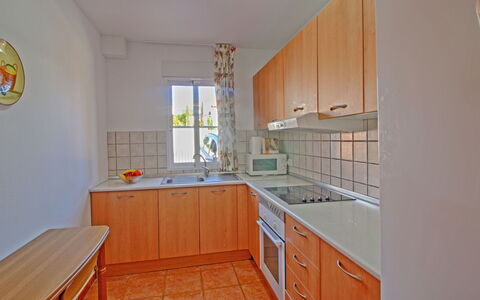 Palmira: Cabinetry, Eigentum, Möbel, Countertop, Sinken, Zapfhahn, Spüle, Holz, Küche, Schublade