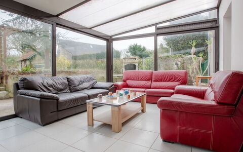 Les Mésanges: Couch, Möbel, Eigentum, Pflanze, Wohnzimmer, Schatten, Die Architektur, Interior Design, Fussboden, Flooring