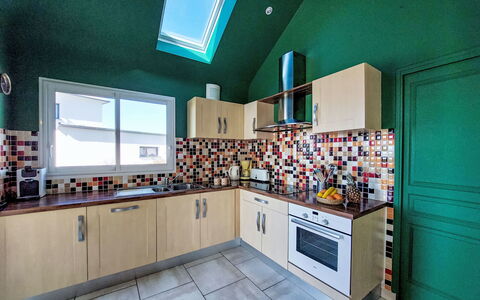 Cassiopée: Küche, Flooring, Interior Design, Major Appliance, Küchengerät, Countertop, Fussboden, Decke, Cabinetry, Zimmer