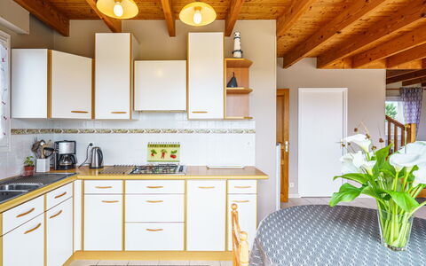 Stereden Vor: Cabinetry, Countertop, Eigentum, Möbel, Pflanze, Gebäude, Sinken, Schublade, Holz, Interior Design