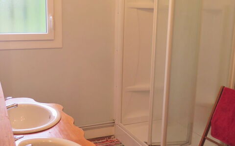 Le Belon: Eigentum, Armatur, Bad Sink, Holz, Sinken, Badezimmer, Gebäude, Flooring, Fussboden