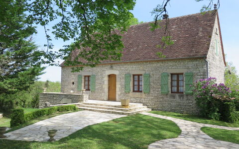 La Bergerie de Durand: Pflanze, Himmel, Eigentum, Gebäude, Fenster, Baum, Haus, Grundstueck, Gras, Hütte