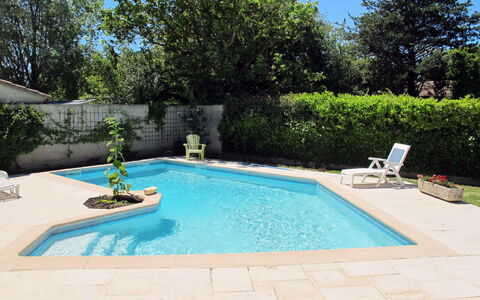 A Qui Sian Ben: Schwimmbad, Eigentum, Hinterhof, Grundeigentum, Freizeit, Haus, Fliese, Urlaub, Water Feature, Design
