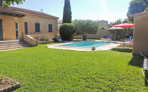 Kasara: Schwimmbad, Wohngebiet, Haus, Zuhause, Garten, Hinterhof, Estate, Resort, Rasen