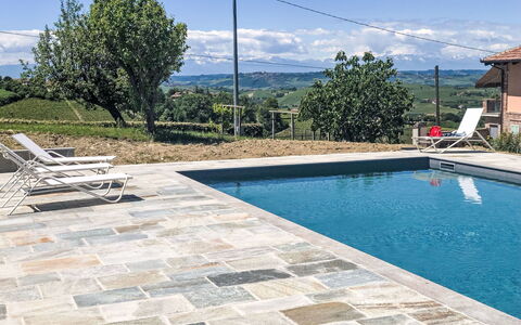 Antica Cascina: Flagstone, Verbundwerkstoff, Schwimmbad, Fliese, Cobblestone, Gartenmöbel, Schatten, Water Feature, Landscaping