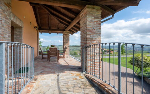 Antica Cascina: Eigentum, Pflanze, Himmel, Holz, Schatten, Wolke, Zaun, Gebäude, Wohngebiet, Landschaft