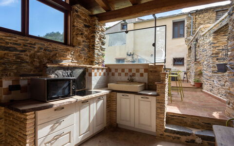 Ca' De Baudo L'Ameican (Tve150): Cabinetry, Countertop, Eigentum, Möbel, Zapfhahn, Fenster, Holz, Küche, Gebäude, Herd