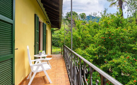 Ca del Bernardi: Himmel, Berg, Daytime, Gebäude, Pflanze, Natürliche Landschaft, Haus, Vegetation, Hochland, Baum