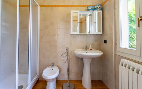 Magda: Badezimmer, Eigentum, Zimmer, Armatur, Toilette, Fussboden, Haus, Interior Design, Die Architektur, Wand