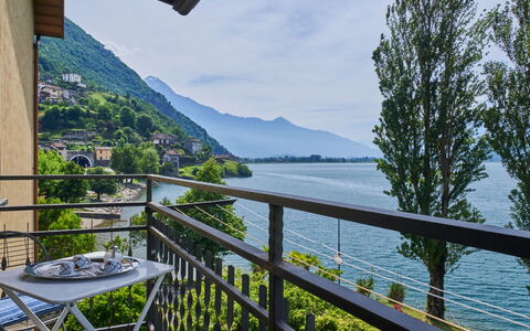Punto Lago: Himmel, Wasser, Pflanze, Eigentum, Wolke, Natur, Berg, Gebäude, Zaun, Veranda