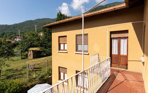 Carolina: Eigentum, Haus, Gebäude, Zuhause, Grundeigentum, Wohngebiet, Fassade, Hütte, Balkon, Die Architektur
