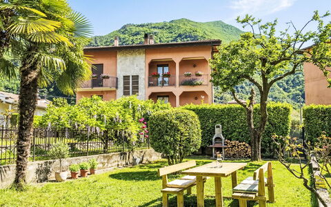 Villa Giulia: Garten, Hazienda, Estate, Rasen, Garten, Landscaping, Bauernhaus, Balkon, Villa, Hinterhof