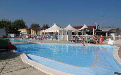 Peschiera del Garda 694: Erholung, Freizeit, Schatten, Gartenmöbel, Schwimmbad, Zelt, Urlaub, Resort, Regenschirm, Stuhl