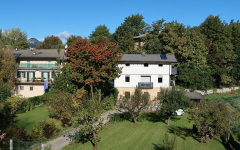Angeli: Pflanze, Gebäude, Himmel, Eigentum, Fenster, Baum, Grundstueck, Natürliche Landschaft, Haus, Hütte
