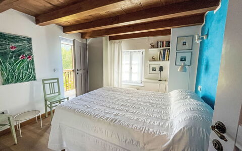 Casa Lienartova: Möbel, Bett, Interior Design, Schlafzimmer, Fussboden, Wand, Bedding, Flooring, Bettdecke, Zimmer