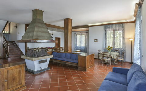 Le Castagne: Zimmer, Eigentum, Möbel, Gebäude, Fussboden, Interior Design, Wohnzimmer, Hartholz, Grundeigentum, Haus