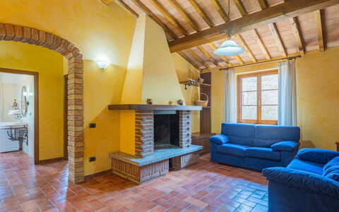 Casa Daniela (Gam310): Eigentum, Zimmer, Gebäude, Interior Design, Haus, Gelb, Möbel, Grundeigentum, Decke, Wohnzimmer