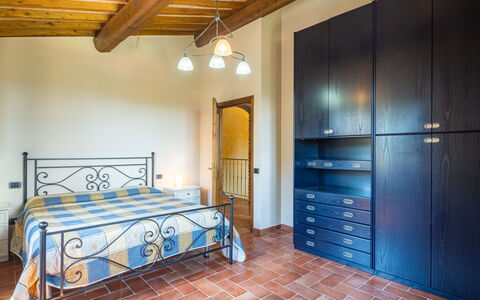 Casa Daniela (Gam310): Schlafzimmer, Zimmer, Möbel, Eigentum, Decke, Bett, Interior Design, Gebäude, Bettrahmen, Bettdecke