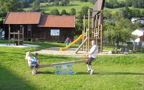Uttendorf 627: Pflanze, Himmel, Baum, Gebäude, Sportausrüstung, Grundstueck, Erholung Im Freien, Freizeit, Gras