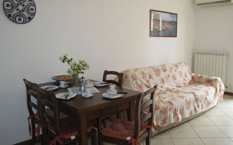 Cala Azzurra (Imp312): Zimmer, Eigentum, Möbel, Tabelle, Interior Design, Wand, Wohnzimmer, Fussboden, Kaffetisch, Grundeigentum