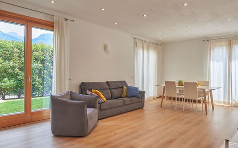 Gamma: Eigentum, Möbel, Couch, Komfort, Interior Design, Holz, Schatten, Baum, Studio Couch, Wohnzimmer