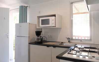 Cisano & San Vito 634.2: Spüle, Eigentum, Cabinetry, Sinken, Fenster, Küchengerät, Zapfhahn, Countertop, Herd, Küche