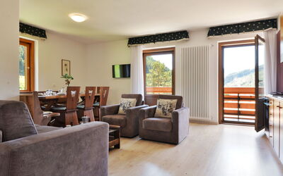 El Ladinia 703.2: Zimmer, Wohnzimmer, Eigentum, Möbel, Interior Design, Gebäude, Fussboden, Decke, Zuhause, Haus