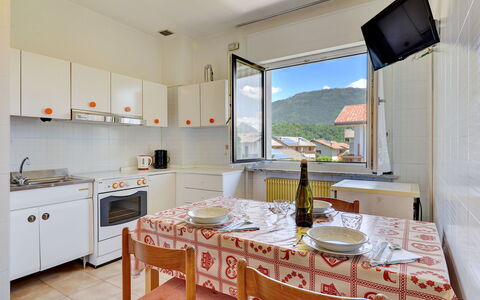 Lago di Caldonazzo 701: Eigentum, Zimmer, Möbel, Gebäude, Küche, Haus, Grundeigentum, Interior Design, Tabelle, Fussboden