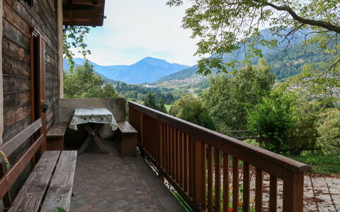 Lago di Caldonazzo 702: Pflanze, Himmel, Wolke, Gebäude, Holz, Baum, Natürliche Landschaft, Fenster, Veranda, Biome
