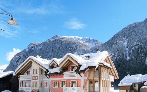 Giovanni (Cpo359): Schnee, Winter, Berg, Bergforms, Gebirge, Bergdorf, Bergstation, Eigentum, Himmel, Alpen