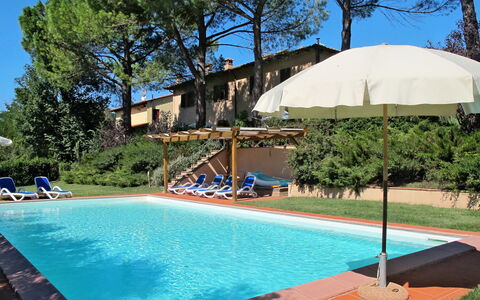 Castelfiorentino 649: Schwimmbad, Freizeit, Eigentum, Resort, Urlaub, Freizeitzentrum, Grundeigentum, Schatten, Haus, Sonnenliege