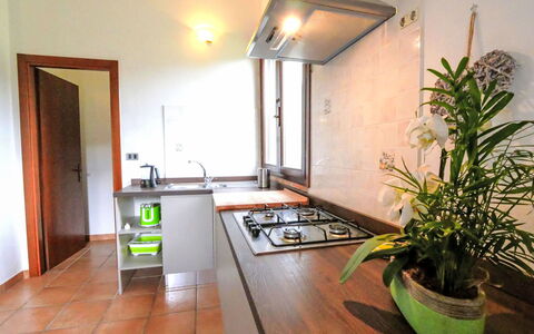 Roccastrada 622: Küche, Küchengerät, Countertop, Flooring, Interior Design, Holz, Major Appliance, Herd, Spüle, Fussboden