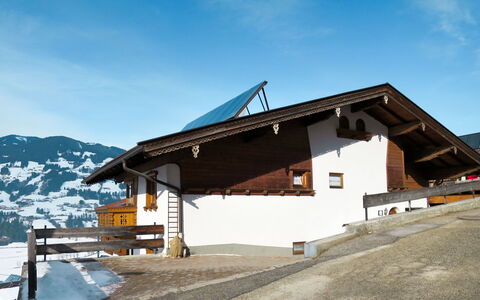 Marianne (Fgz163): Himmel, Wolke, Berg, Schnee, Steigung, Gebäude, Schatten, Asphalt, Landschaft, Strassenbelag