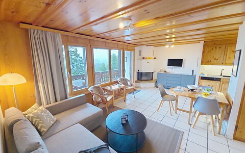 Bergsicht: Möbel, Holz, Interior Design, Flooring, Fussboden, Stuhl, Zimmer, Decke, Wohnzimmer, Wohnung