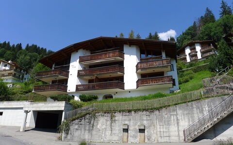 Bergsicht: Die Architektur, Eigentum, Haus, Gebäude, Baum, Historische Seite, Tourismus, Landschaft, Fassade, Kloster