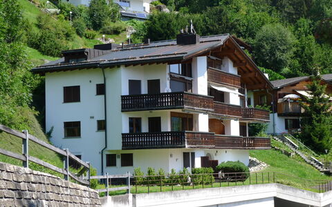 Bergsicht: Eigentum, Gebäude, Haus, Die Architektur, Wohngebiet, Wohnung, Grundeigentum, Zuhause, Nachbarschaft, Dach