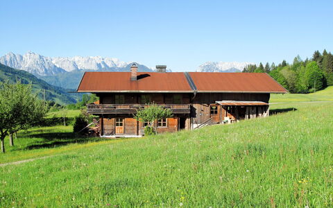 Marianne: Wiese, Natürliche Landschaft, Eigentum, Haus, Bauernhaus, Natürlichen Umgebung, Bauernhof, Grundstueck, Weide, Wiese