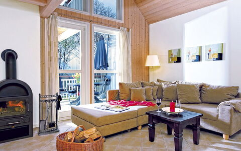 Bad Saarow 603: Zimmer, Wohnzimmer, Möbel, Interior Design, Eigentum, Gebäude, Kaffetisch, Kamin, Tabelle, Fussboden