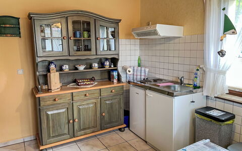 Pier 15 a: Cabinetry, Eigentum, Möbel, Schublade, Gebäude, Küche, Holz, Fussboden, Flooring, Fenster