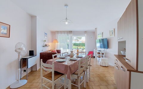 Vaux sur Mer 700: Flooring, Möbel, Interior Design, Fussboden, Küche & Esszimmer Tisch, Tabelle, Stuhl, Wohnung, Decke, Esszimmer