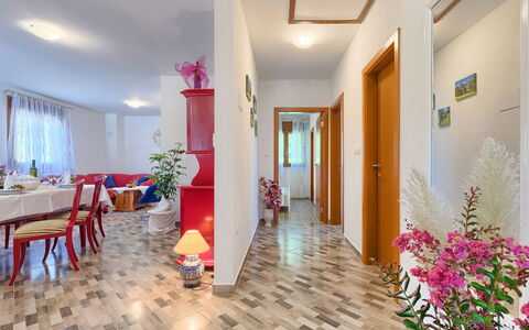 Villa Mihael: Zimmer, Gebäude, Eigentum, Interior Design, Fussboden, Haus, Grundeigentum, Flooring, Decke, Empfangshalle